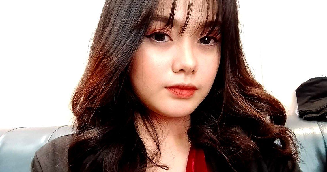 Biết em thư ký tửu lượng kém, quản lý cố tình chuốc say để đưa em vào khách sạn